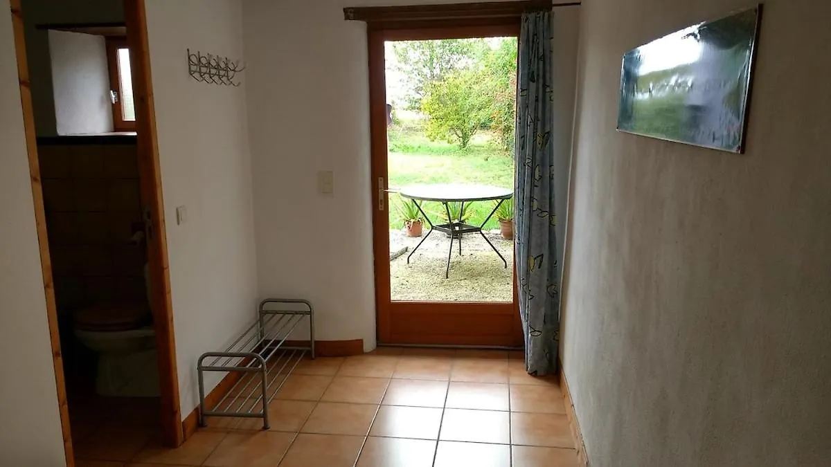 Apartment Gite Perissee, Le Petit Gite Libaros France